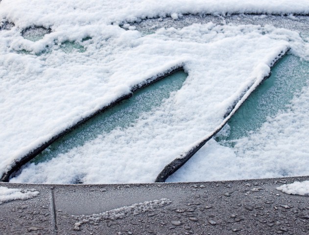 Jak dobierać i wymieniać wycieraczki samochodowe?